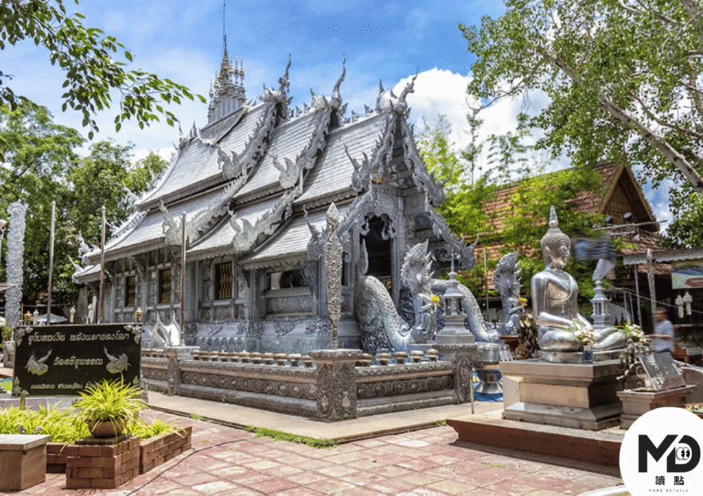 相較於大多數金碧輝煌的風格,銀廟又更具獨樹一格