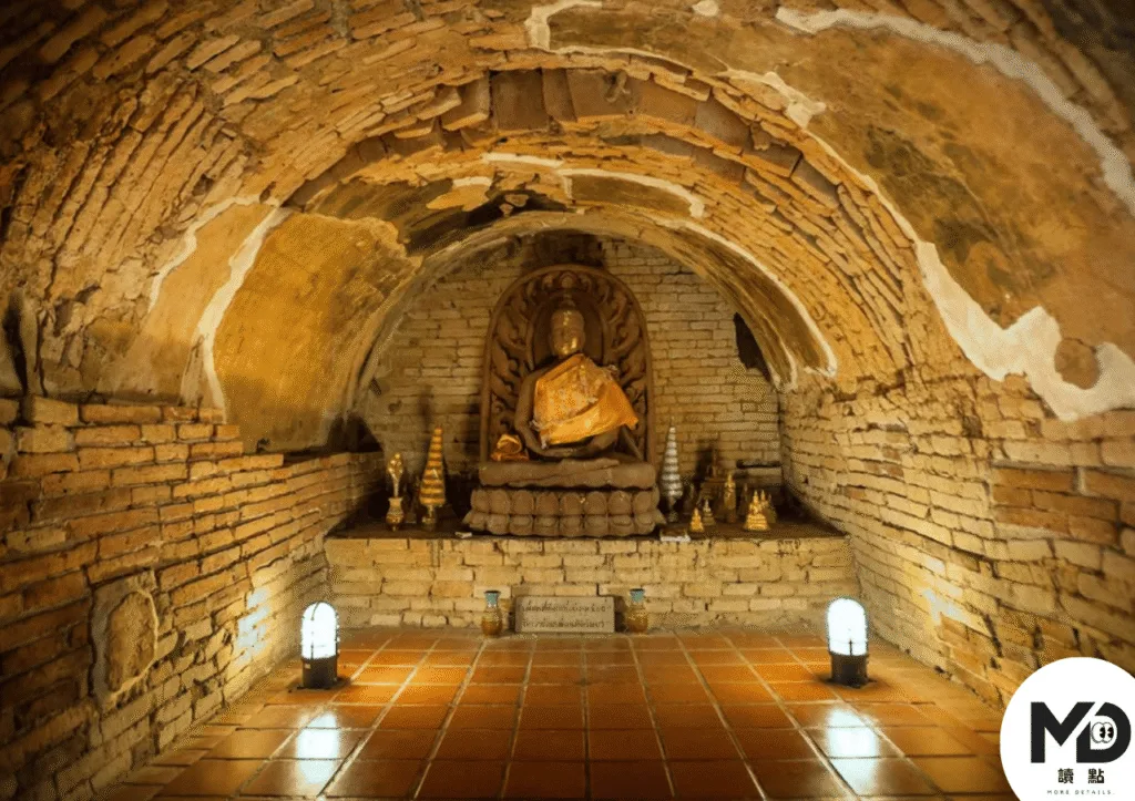 悟孟寺著名的地下隧道供奉著佛像