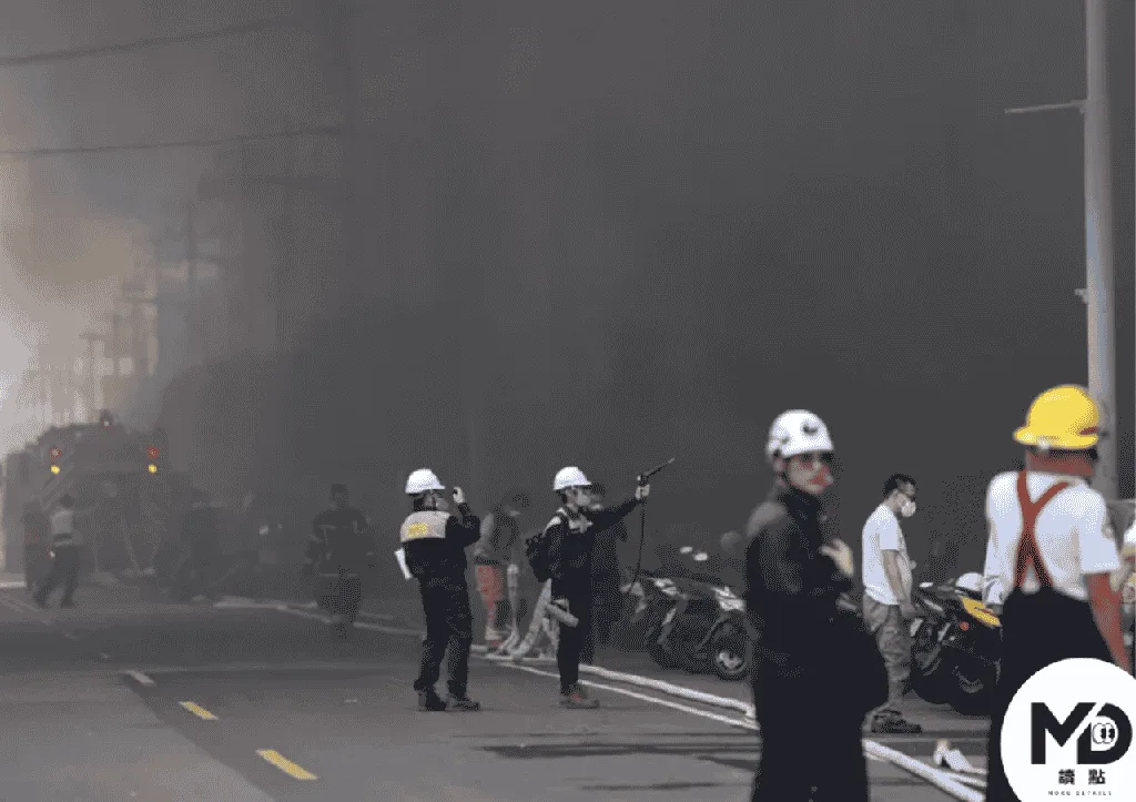 濃煙密布,鄰近公司提早下班