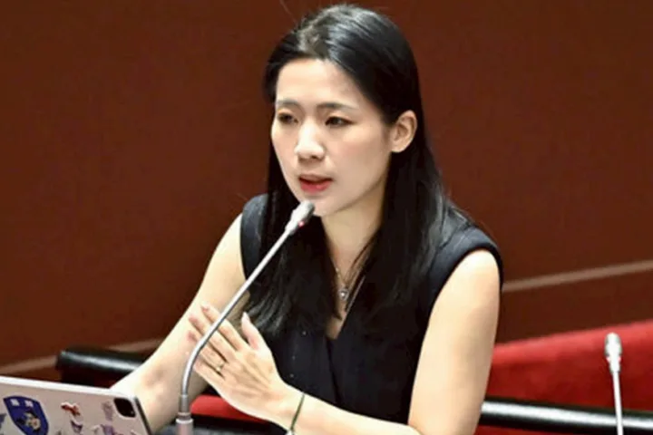 徐巧芯在4月27日朝野協商中拋出8000億元版本