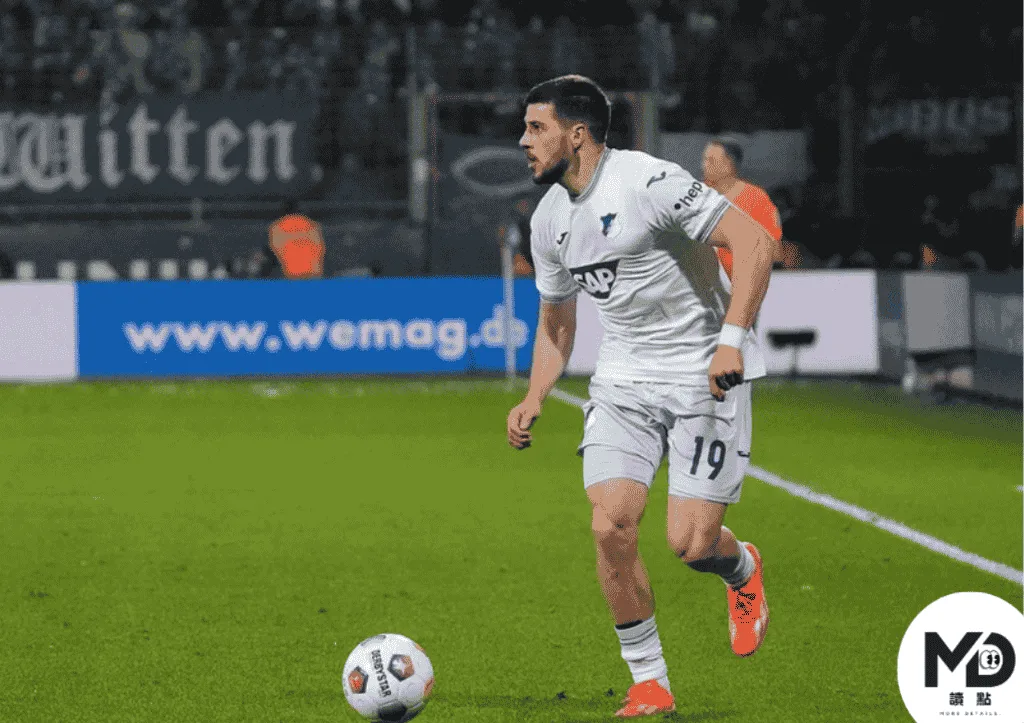 David Jurásek是負責判斷進攻和防守轉換點的強力後衛