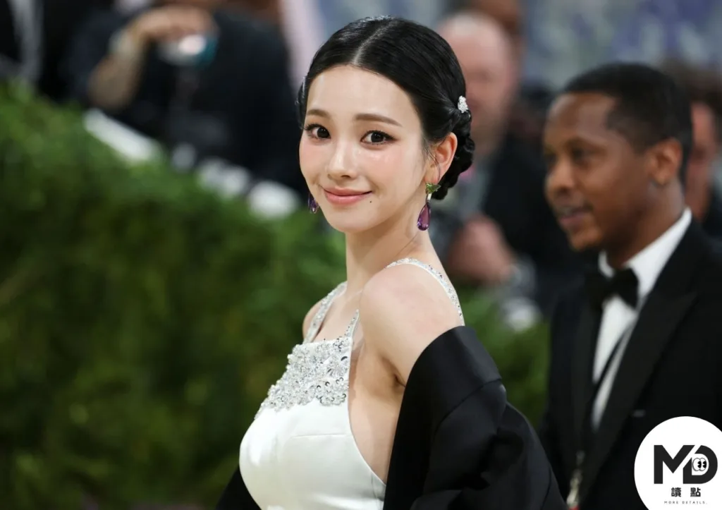 Karina以純粹黑白來詮釋優雅風範