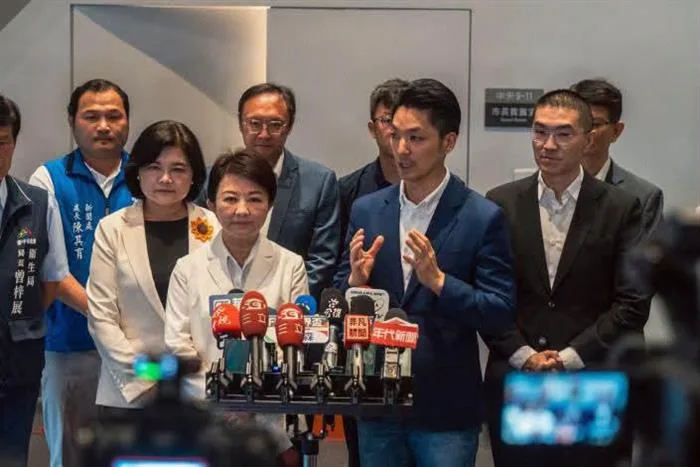 台北市長蔣萬安、台中市長盧秀燕與民眾黨立委黃國昌聯手號召,在7月25日發起「反毒油、護食安」凱道集會