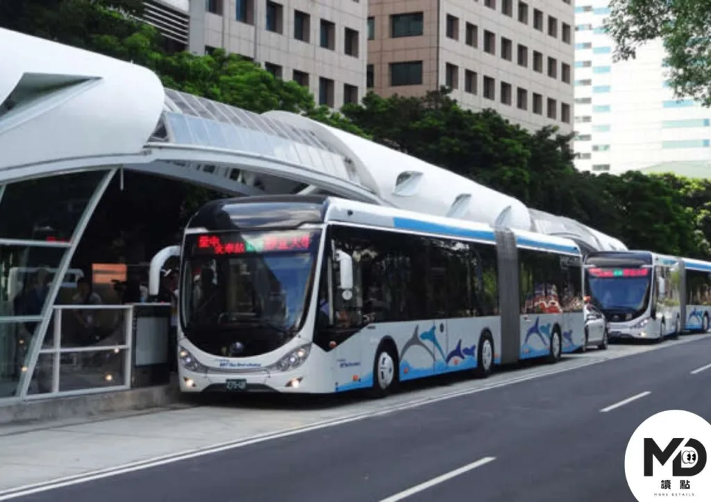 台中雙節公車的問題點在於交通便利性沒有效果而且硬體配套並不完全